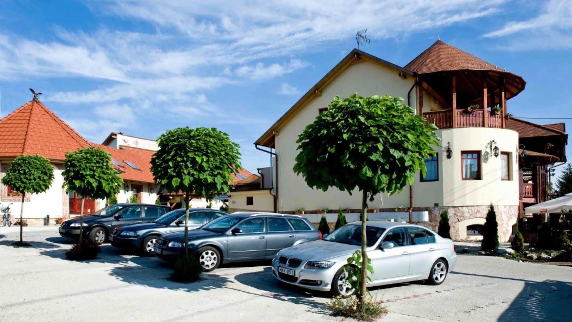 Nyilas Fogado Hotel Nyiregyhaza Luaran gambar